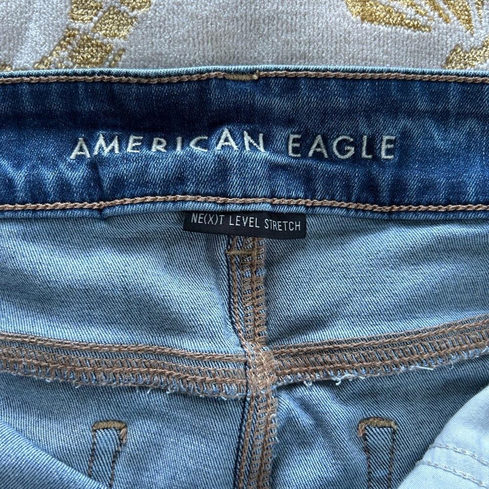American Eagle Women’s High Rise Shortie Jean Shorts - Size 12 - Picture 4 of 6